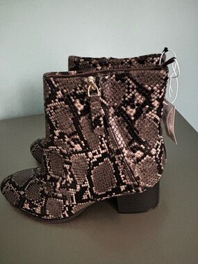 Old Navy NWT Women's Black Snake-Print Ankle Boots size 9